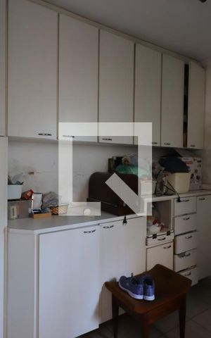 Casa à venda com 360m², 4 quartos e 2 vagasQuarto de Serviço