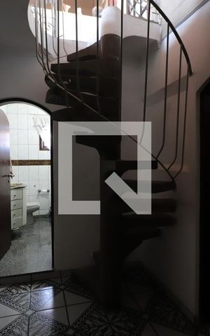 Casa à venda com 360m², 4 quartos e 2 vagasCorredor
