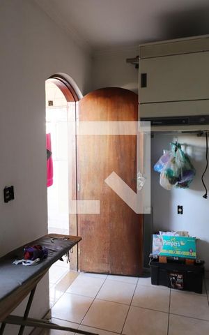 Casa à venda com 360m², 4 quartos e 2 vagasQuarto de Serviço