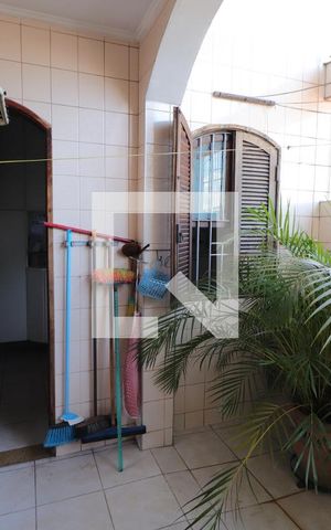 Casa à venda com 360m², 4 quartos e 2 vagasÁrea de Serviço