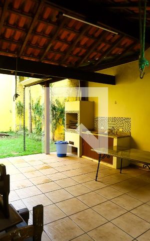 Casa à venda com 140m², 4 quartos e 8 vagas Casa à venda com 140m², 4 quartos e 8 vagasÁrea comum - Churrasqueira