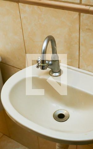 Casa à venda com 140m², 4 quartos e 8 vagas Casa à venda com 140m², 4 quartos e 8 vagasEdícula / banheiro