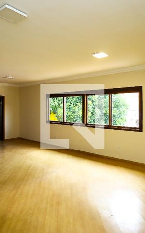 Casa à venda com 140m², 4 quartos e 8 vagas Casa à venda com 140m², 4 quartos e 8 vagasSala