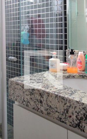 Apartamento à venda com 64m², 2 quartos e 2 vagasBanheiro da Suíte 2