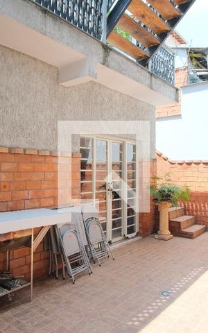 Casa à venda com 330m², 3 quartos e 4 vagasQuintal