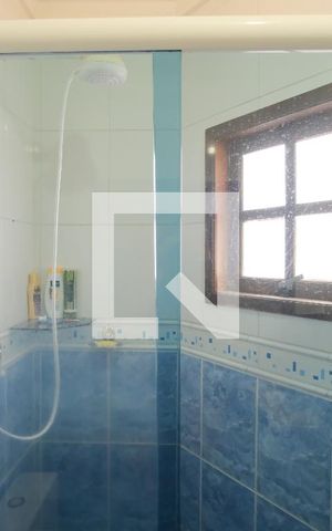 Casa à venda com 330m², 3 quartos e 4 vagasBanheiro da Suíte 2