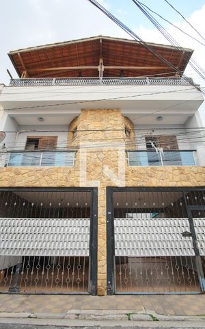 Casa à venda com 330m², 3 quartos e 4 vagasFachada