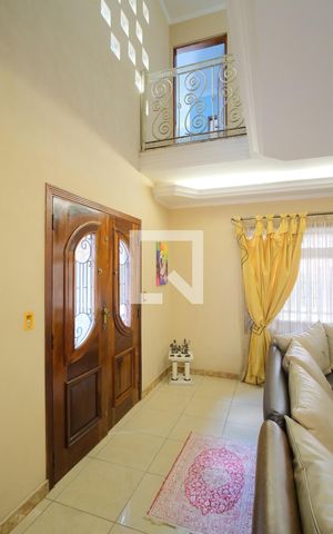 Casa à venda com 330m², 3 quartos e 4 vagasSala