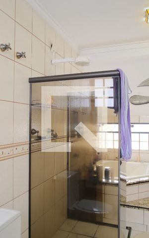 Casa à venda com 330m², 3 quartos e 4 vagasBanheiro da Suíte 1