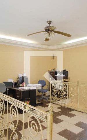 Casa à venda com 330m², 3 quartos e 4 vagasHall dos Quartos