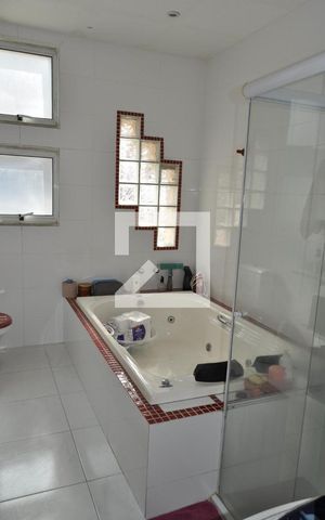 Casa à venda com 227m², 3 quartos e 3 vagasBanheiro do Quarto 4
