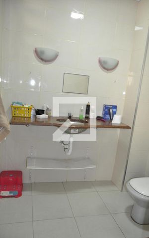 Casa à venda com 227m², 3 quartos e 3 vagasBanheiro do Quarto 