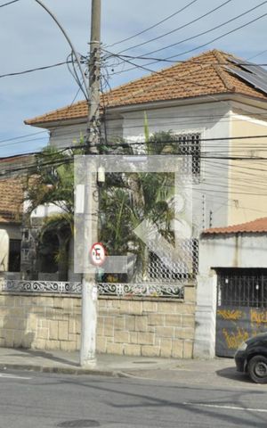 Casa à venda com 227m², 3 quartos e 3 vagasFachada