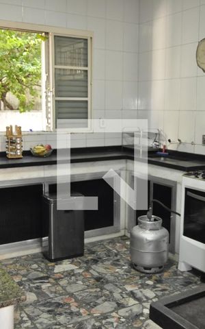 Casa à venda com 227m², 3 quartos e 3 vagasCozinha