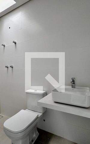 Casa de condomínio à venda com 496m², 4 quartos e 4 vagas Casa de condomínio à venda com 496m², 4 quartos e 4 vagasBanheiro Suíte 3