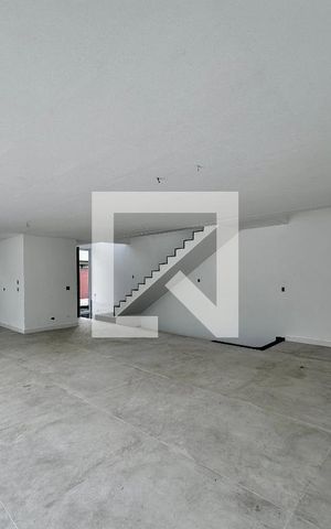 Casa de condomínio à venda com 496m², 4 quartos e 4 vagas Casa de condomínio à venda com 496m², 4 quartos e 4 vagasSala
