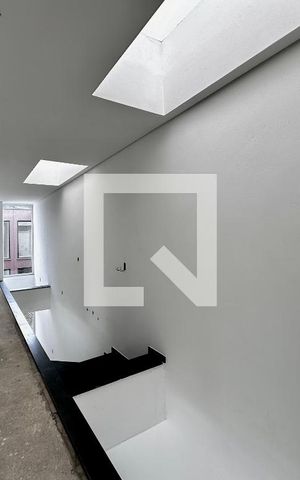 Casa de condomínio à venda com 496m², 4 quartos e 4 vagas Casa de condomínio à venda com 496m², 4 quartos e 4 vagasCorredor Suítes