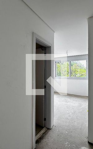 Casa de condomínio à venda com 496m², 4 quartos e 4 vagas Casa de condomínio à venda com 496m², 4 quartos e 4 vagasCloset Suíte 2