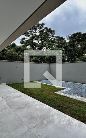 Casa de condomínio à venda com 496m², 4 quartos e 4 vagas Casa de condomínio à venda com 496m², 4 quartos e 4 vagasVaranda/Quintal