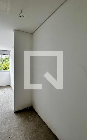 Casa de condomínio à venda com 496m², 4 quartos e 4 vagas Casa de condomínio à venda com 496m², 4 quartos e 4 vagasCloset Suíte 3