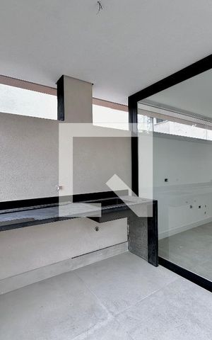 Casa de condomínio à venda com 496m², 4 quartos e 4 vagas Casa de condomínio à venda com 496m², 4 quartos e 4 vagasVaranda/Quintal