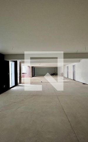 Casa de condomínio à venda com 496m², 4 quartos e 4 vagas Casa de condomínio à venda com 496m², 4 quartos e 4 vagasGaragem