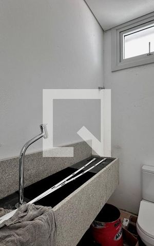 Casa de condomínio à venda com 496m², 4 quartos e 4 vagas Casa de condomínio à venda com 496m², 4 quartos e 4 vagasLavabo