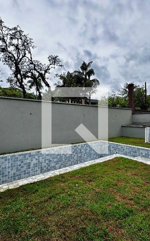 Casa de condomínio à venda com 496m², 4 quartos e 4 vagas Casa de condomínio à venda com 496m², 4 quartos e 4 vagasPiscina