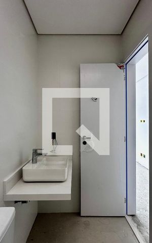 Casa de condomínio à venda com 496m², 4 quartos e 4 vagas Casa de condomínio à venda com 496m², 4 quartos e 4 vagasBanheiro Suíte 3