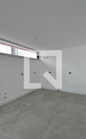 Casa de condomínio à venda com 496m², 4 quartos e 4 vagas Casa de condomínio à venda com 496m², 4 quartos e 4 vagasCozinha