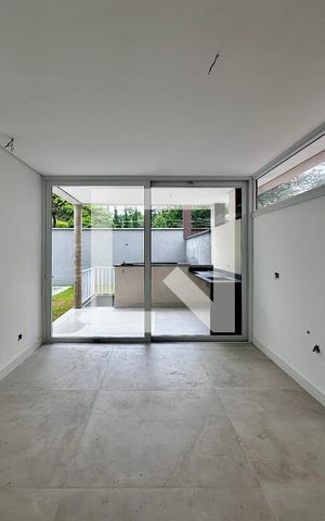 Casa de condomínio à venda com 496m², 4 quartos e 4 vagas Casa de condomínio à venda com 496m², 4 quartos e 4 vagasCozinha