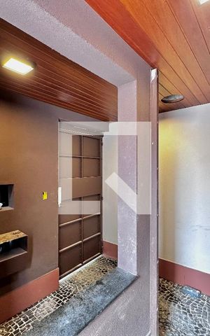 Casa de condomínio à venda com 496m², 4 quartos e 4 vagas Casa de condomínio à venda com 496m², 4 quartos e 4 vagasEntrada Condomínio