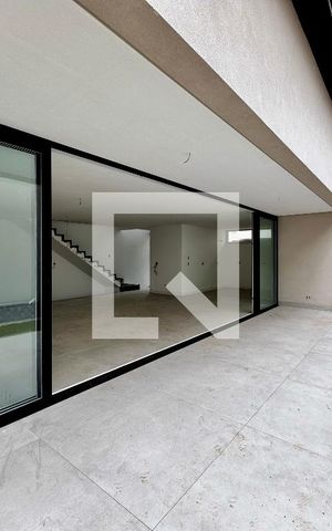 Casa de condomínio à venda com 486m², 4 quartos e 4 vagasVaranda/Quintal