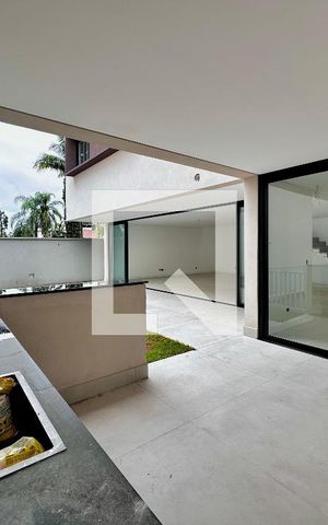 Casa de condomínio à venda com 486m², 4 quartos e 4 vagasVaranda/Quintal