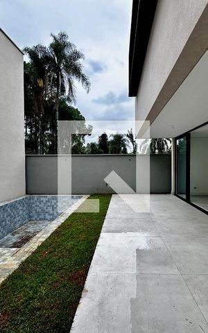 Casa de condomínio à venda com 486m², 4 quartos e 4 vagasVaranda/Quintal