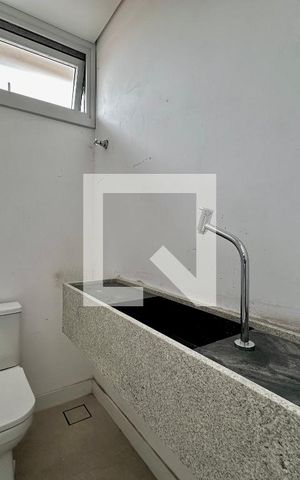 Casa de condomínio à venda com 486m², 4 quartos e 4 vagasLavabo