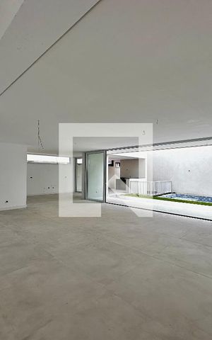 Casa de condomínio à venda com 486m², 4 quartos e 4 vagasSala