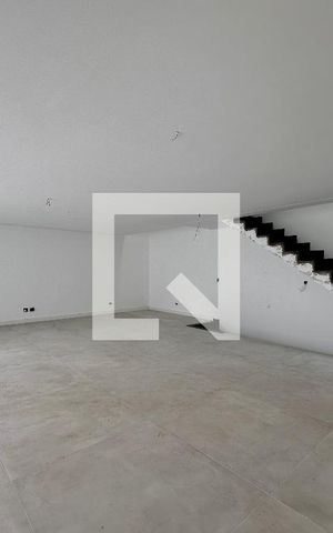 Casa de condomínio à venda com 486m², 4 quartos e 4 vagasSala