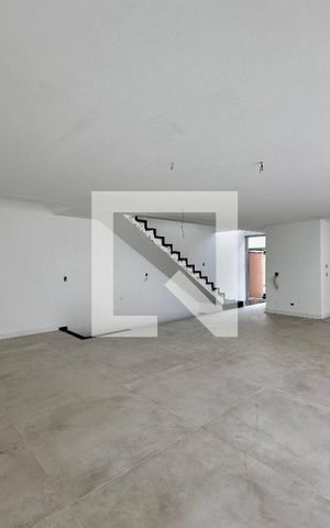 Casa de condomínio à venda com 486m², 4 quartos e 4 vagasSala