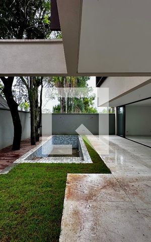 Casa de condomínio à venda com 531m², 4 quartos e 4 vagasQuintal
