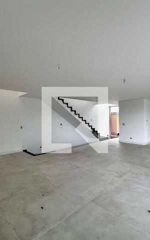 Casa de condomínio à venda com 531m², 4 quartos e 4 vagasSala