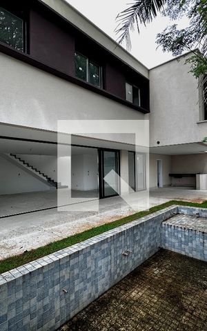 Casa de condomínio à venda com 531m², 4 quartos e 4 vagasPiscina