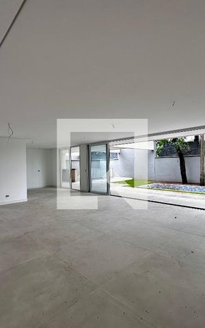 Casa de condomínio à venda com 531m², 4 quartos e 4 vagasSala