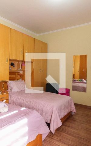 Casa à venda com 376m², 4 quartos e 4 vagas Casa à venda com 376m², 4 quartos e 4 vagasQuarto 3