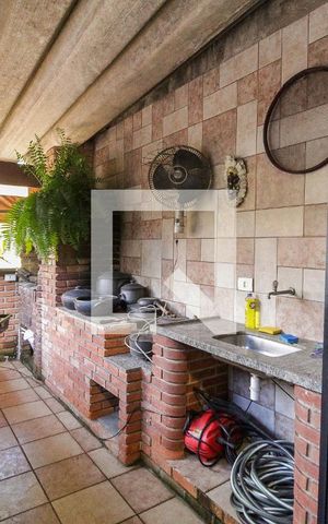 Casa à venda com 376m², 4 quartos e 4 vagas Casa à venda com 376m², 4 quartos e 4 vagasChurrasqueira
