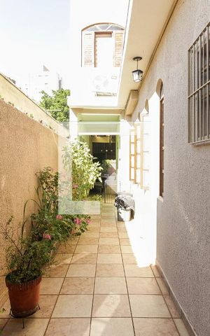 Casa à venda com 376m², 4 quartos e 4 vagas Casa à venda com 376m², 4 quartos e 4 vagasCorredor Externo