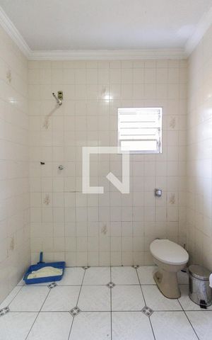 Casa à venda com 376m², 4 quartos e 4 vagas Casa à venda com 376m², 4 quartos e 4 vagasBanheiro Social 2