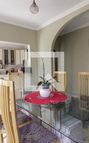 Casa à venda com 376m², 4 quartos e 4 vagas Casa à venda com 376m², 4 quartos e 4 vagasSala de Jantar