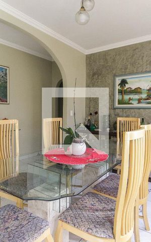 Casa à venda com 376m², 4 quartos e 4 vagas Casa à venda com 376m², 4 quartos e 4 vagasSala de Jantar