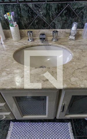Casa à venda com 376m², 4 quartos e 4 vagas Casa à venda com 376m², 4 quartos e 4 vagasBanheiro Social 1